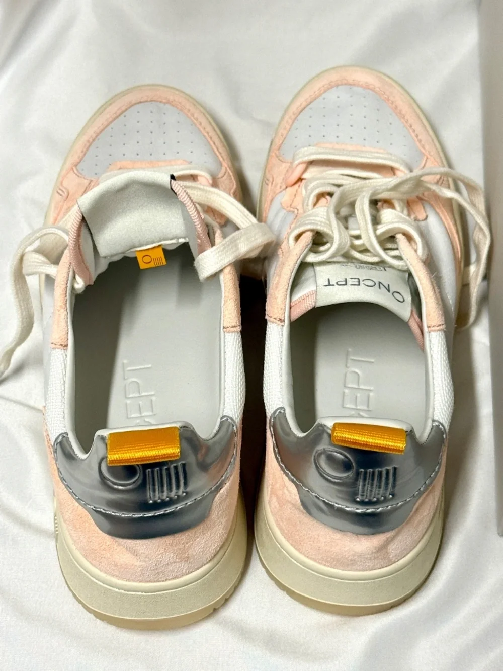 SALE! Oncept Phoenix Electric Peach Sneakers Women’s Size 7.5 New in Box